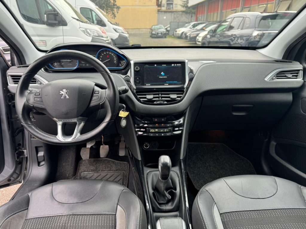 PEUGEOT 2008 1° serie PureTech 82 Allure - 9