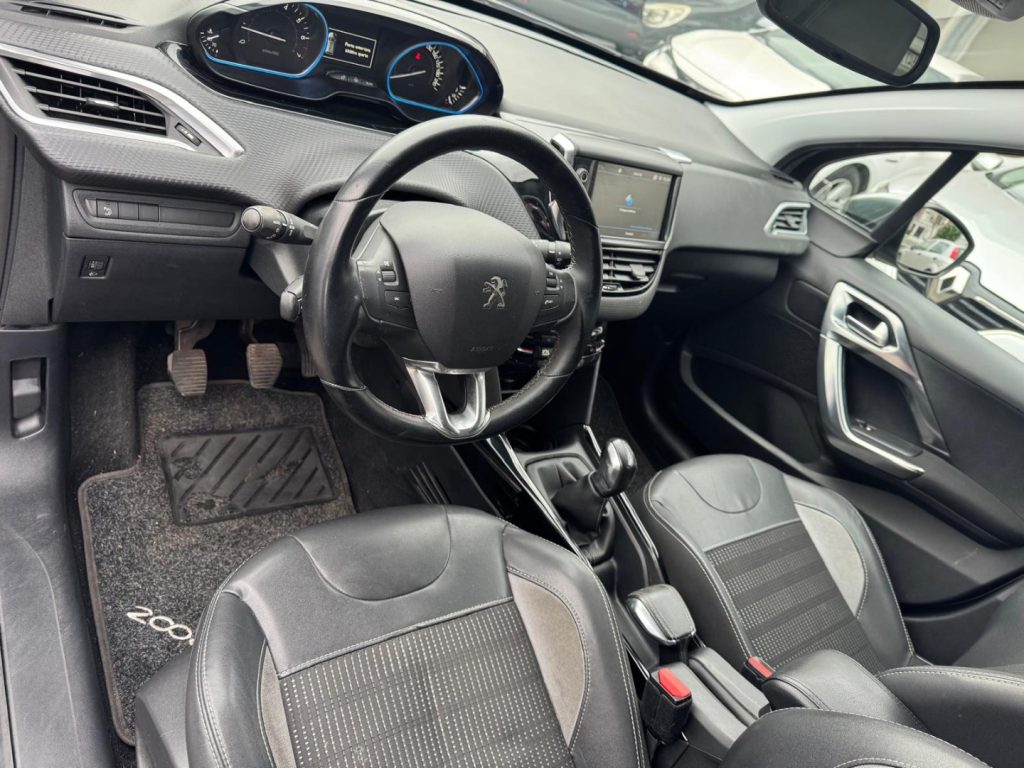 PEUGEOT 2008 1° serie PureTech 82 Allure - 10