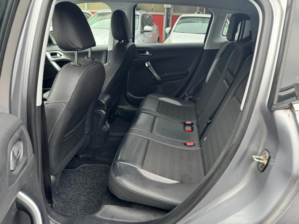 PEUGEOT 2008 1° serie PureTech 82 Allure - 12