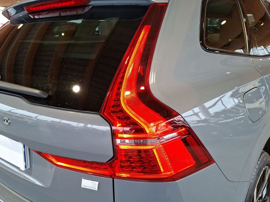 VOLVO XC60 T6 Recharge Plug-in Hybrid AWD Aut. - 6
