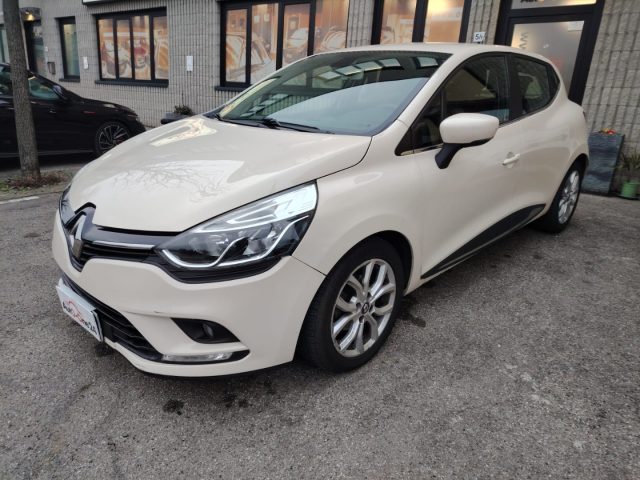 RENAULT Clio Beige pastello