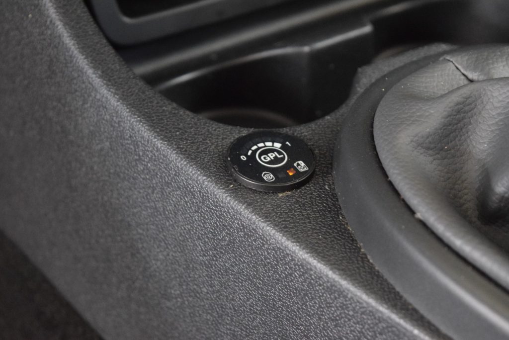 DACIA Duster 1.6 S&S GPL Limited Black Shadow 114CV - 10