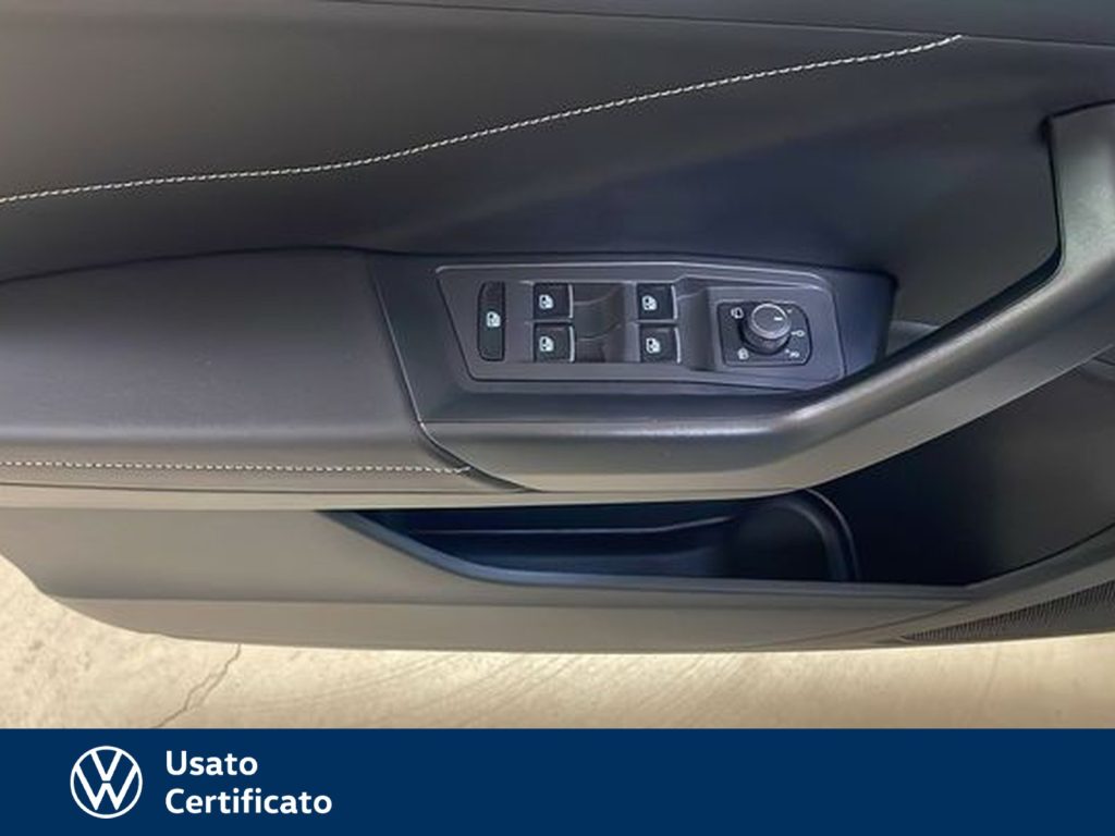 VOLKSWAGEN T-Roc 1.5 tsi r-line - 17