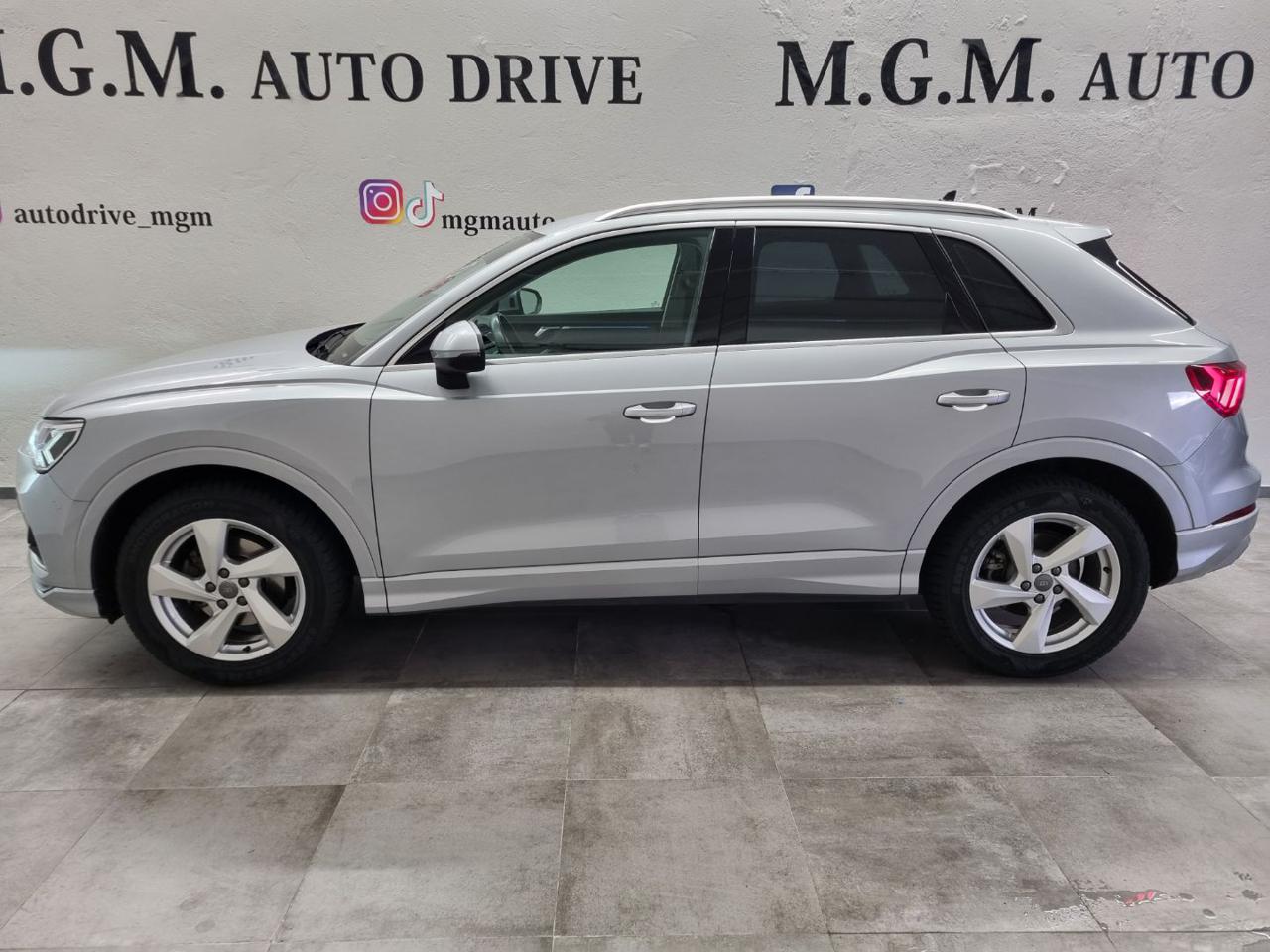 AUDI Q3 35 TFSI Business Advanced - 2