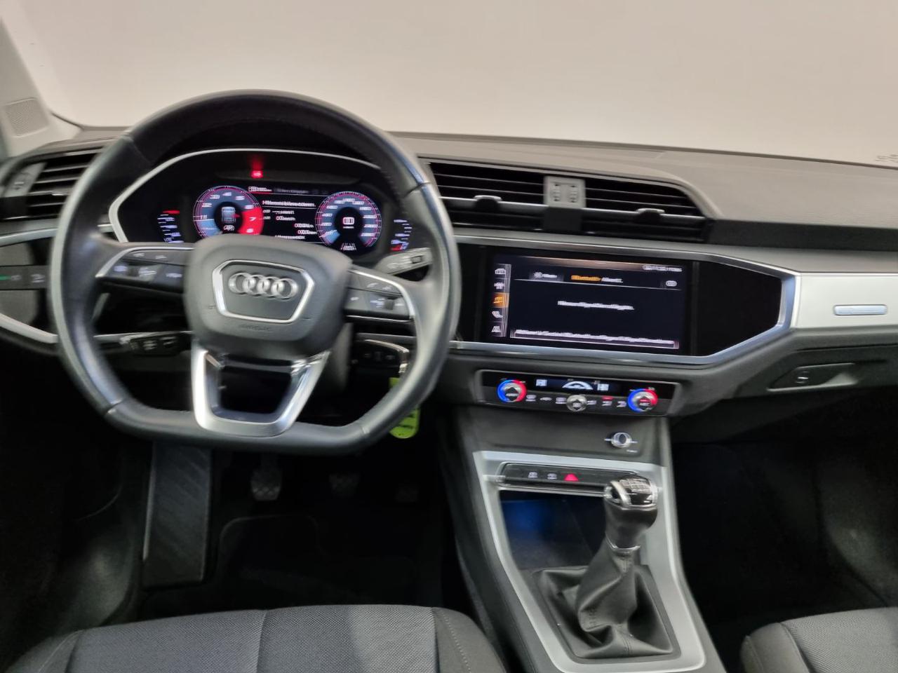 AUDI Q3 35 TFSI Business Advanced - 18