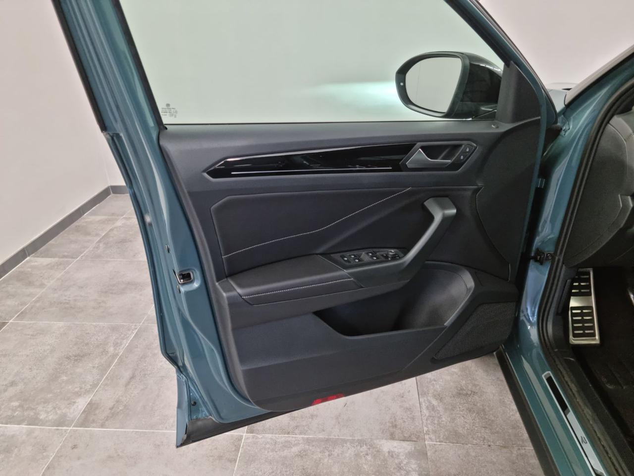 VOLKSWAGEN T-Roc 1.5 TSI ACT R-Line - 25