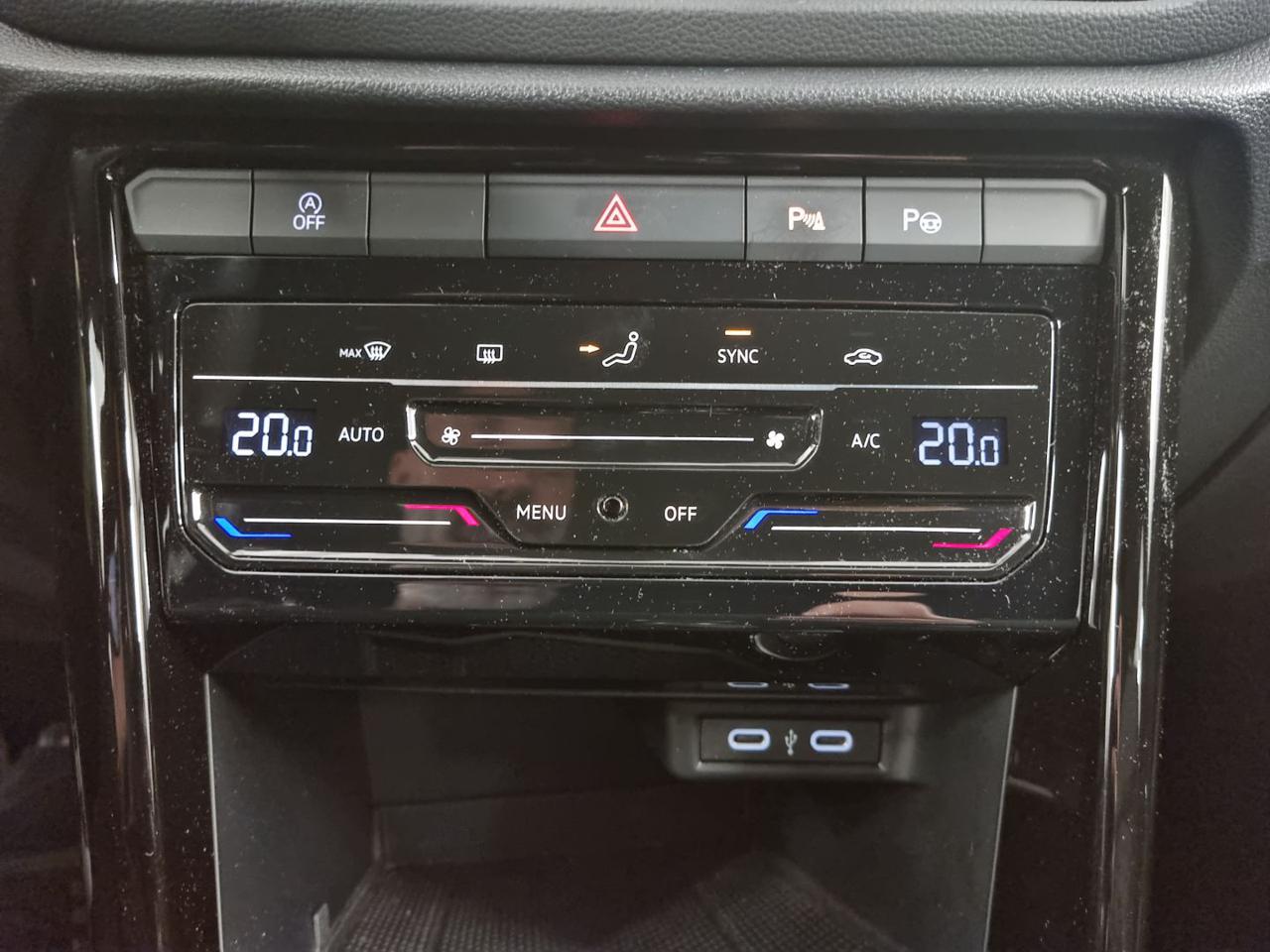 VOLKSWAGEN T-Roc 1.5 TSI ACT R-Line - 12