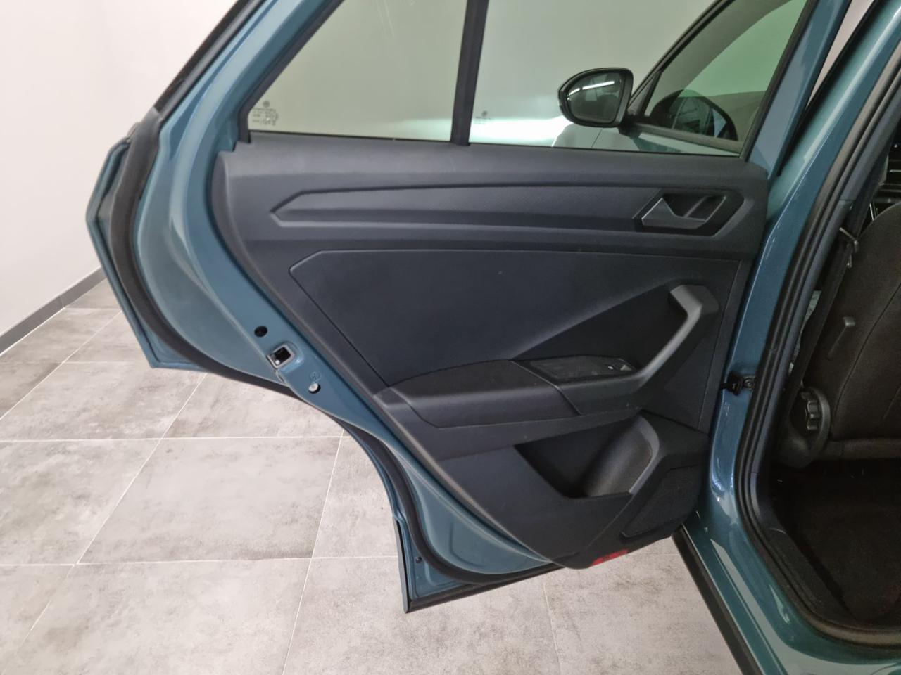 VOLKSWAGEN T-Roc 1.5 TSI ACT R-Line - 24