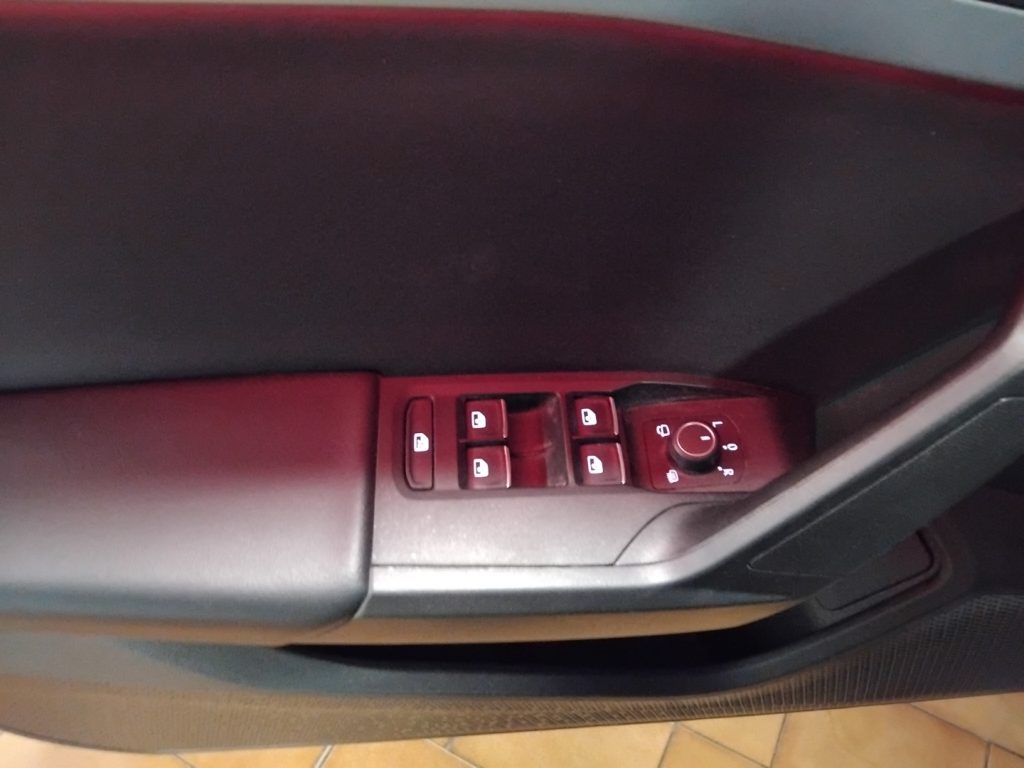 SEAT Leon e-HYBRID 1.4 Sportstourer DSG FR PLUG IN 18 - 16