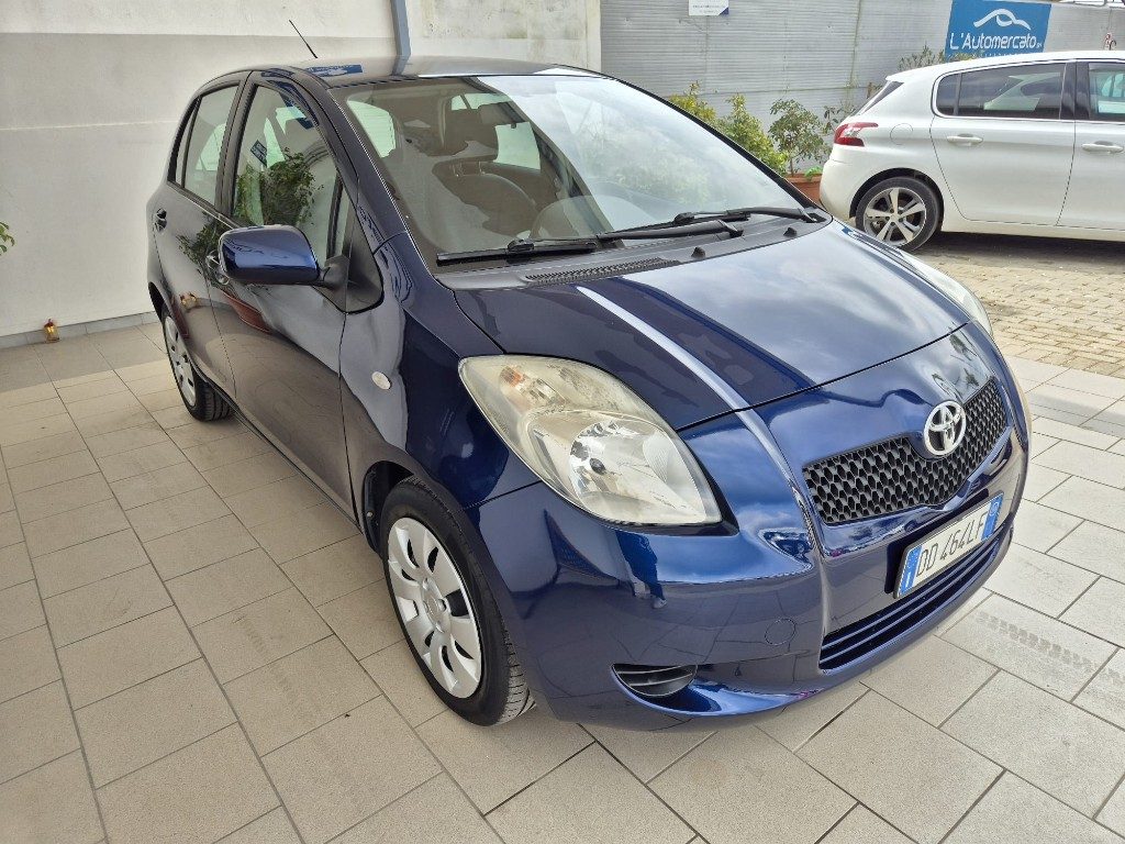 TOYOTA Yaris 1.3 5 porte - 2