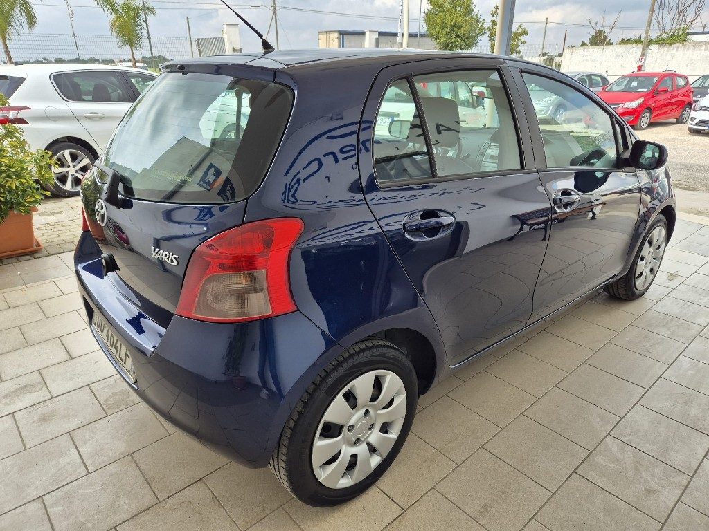 TOYOTA Yaris 1.3 5 porte - 3