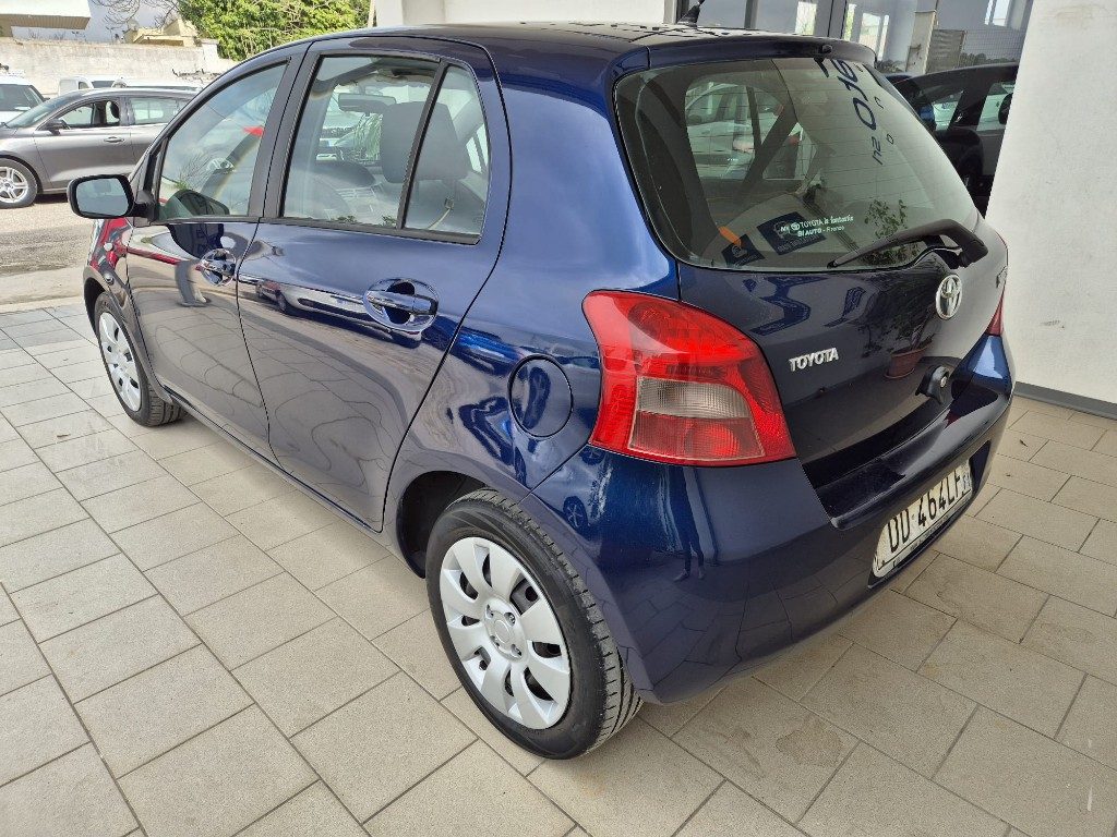 TOYOTA Yaris 1.3 5 porte - 4