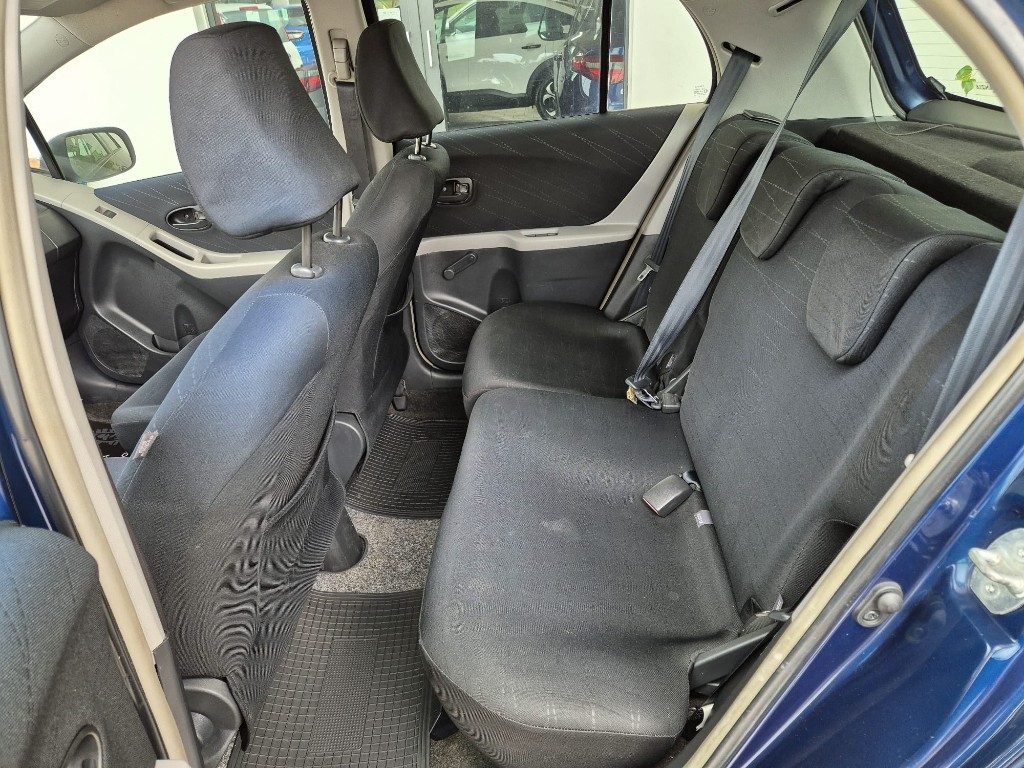 TOYOTA Yaris 1.3 5 porte - 8