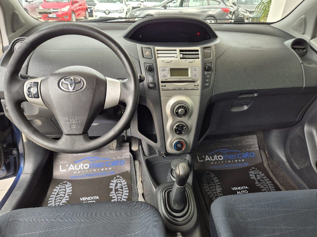 TOYOTA Yaris 1.3 5 porte - 10