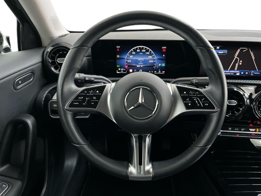 MERCEDES-BENZ A 180 d Automatic Advanced - 11