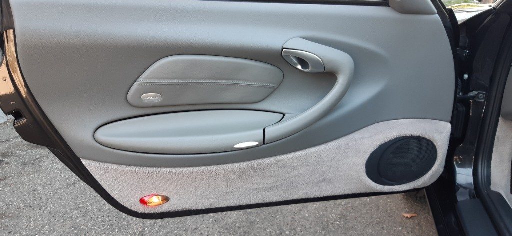 PORSCHE 996 CABRIO - CARRERA 4 - 37