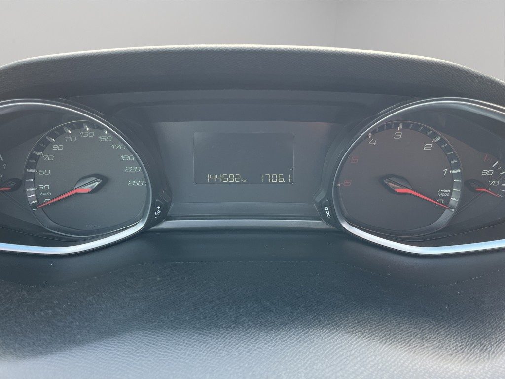 PEUGEOT 308 1.6hdi 115CV - 12