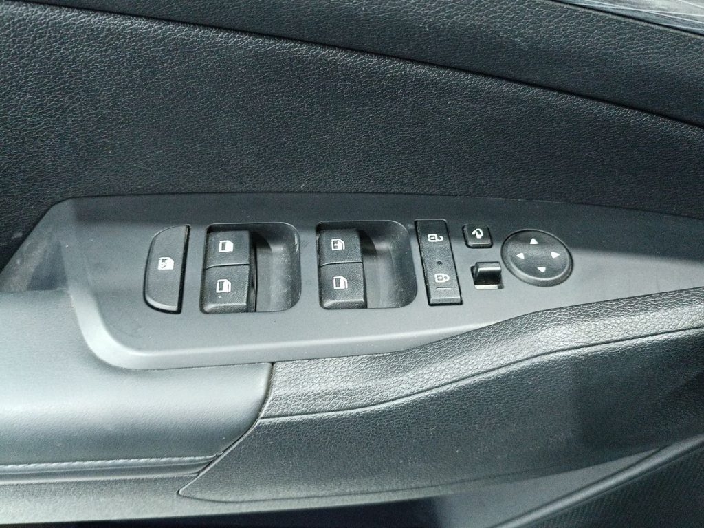 KIA Sportage 1.6 CRDi MHEV DCT Business - 21