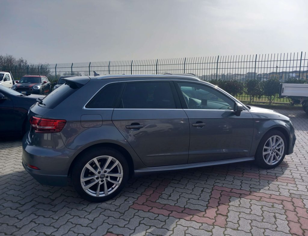 AUDI A3 SPORTBACK 5p 1.6 tdi Ambiente 110cv auto - 4