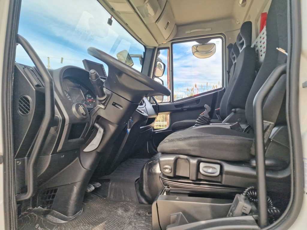 IVECO EUROCARGO 140E28 P EURO 6 FURGONE 7,30 + SPONDA - 7