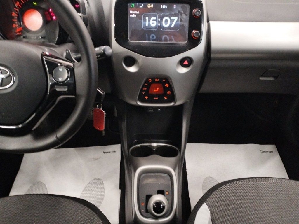 TOYOTA Aygo 1.0 VVT-i 69 CV 5 porte x-clusiv MMT - 11
