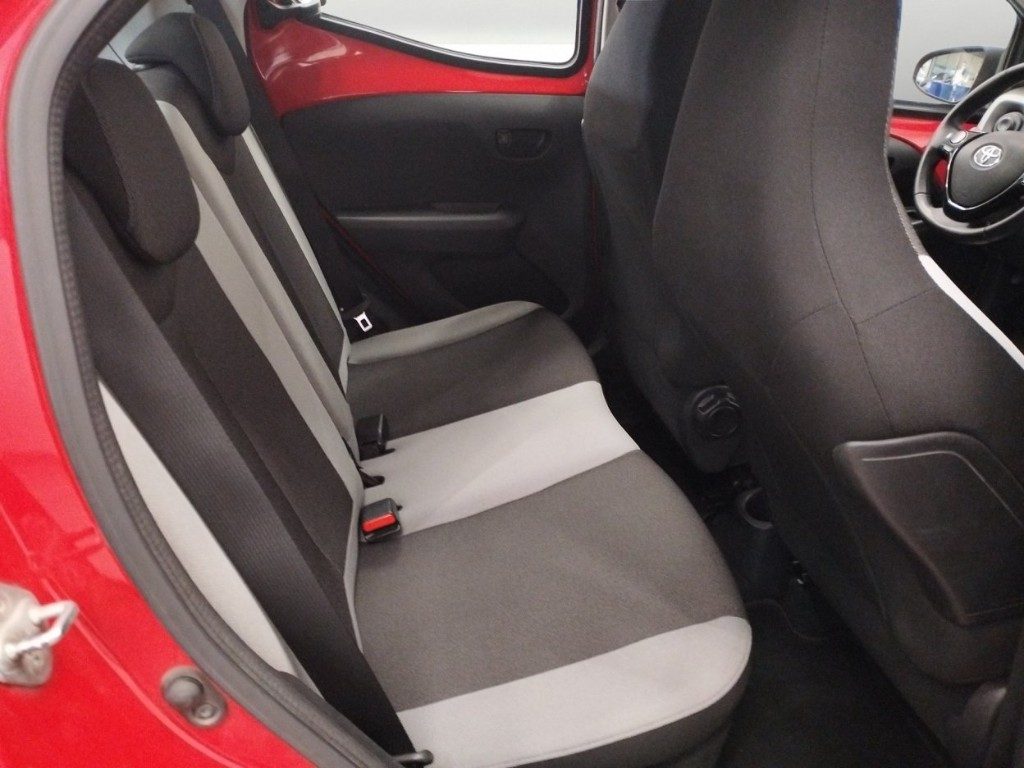 TOYOTA Aygo 1.0 VVT-i 69 CV 5 porte x-clusiv MMT - 12