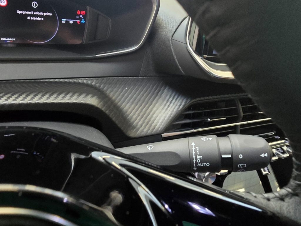 PEUGEOT 2008 PureTech 100 S&S Allure - 18