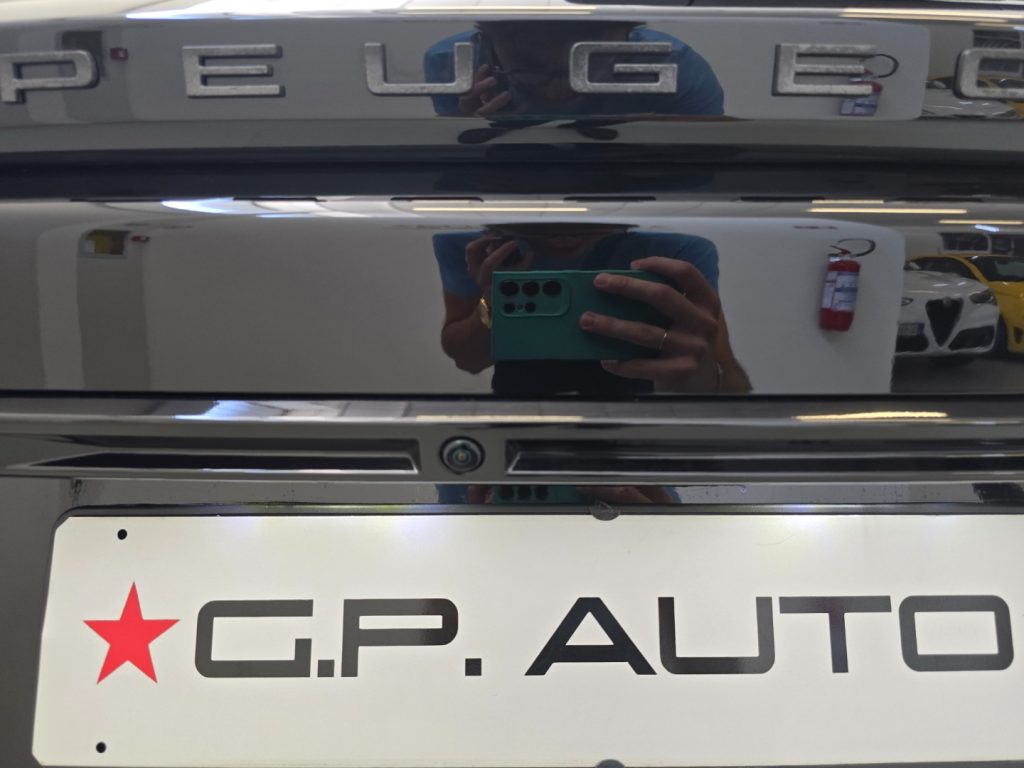 PEUGEOT 2008 PureTech 100 S&S Allure - 8