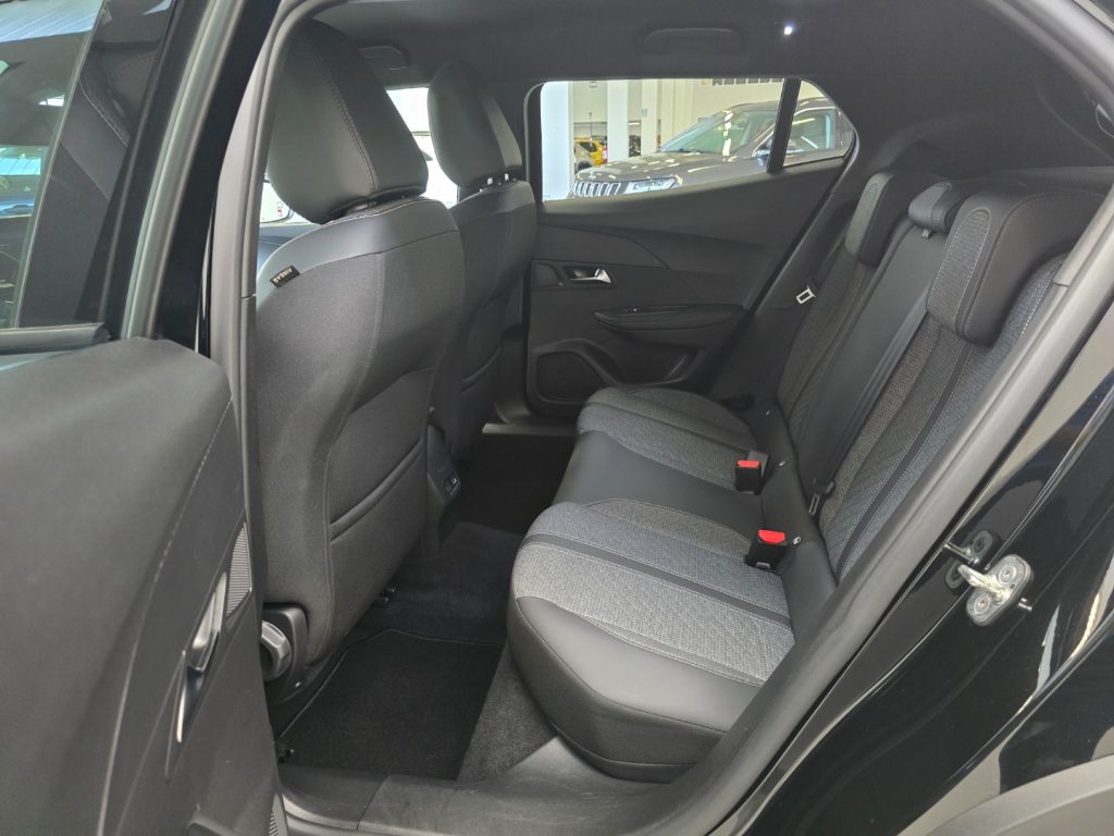 PEUGEOT 2008 PureTech 100 S&S Allure - 12