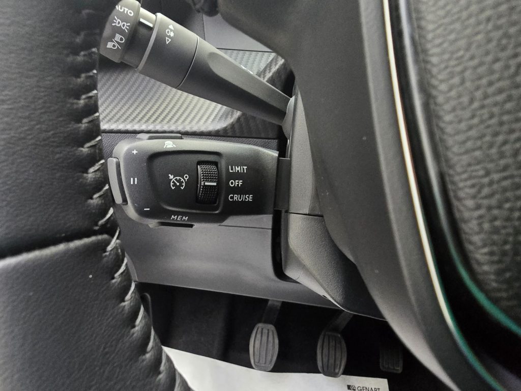 PEUGEOT 2008 PureTech 100 S&S Allure - 19