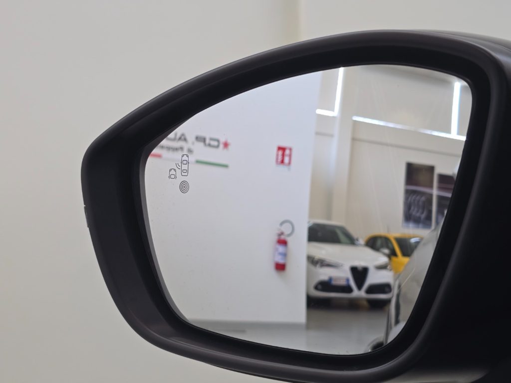 PEUGEOT 2008 PureTech 100 S&S Allure - 30