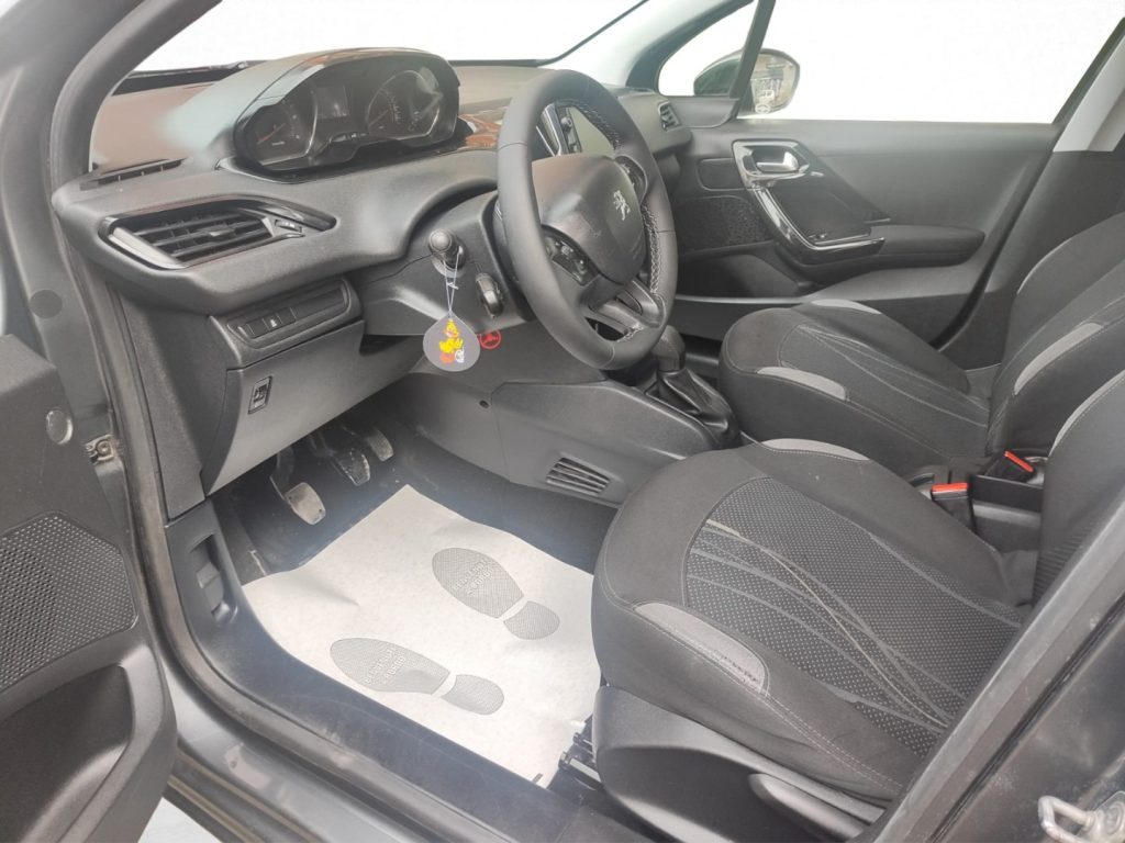 PEUGEOT 208 1.4 8V HDi 68CV 5p. Active - 4