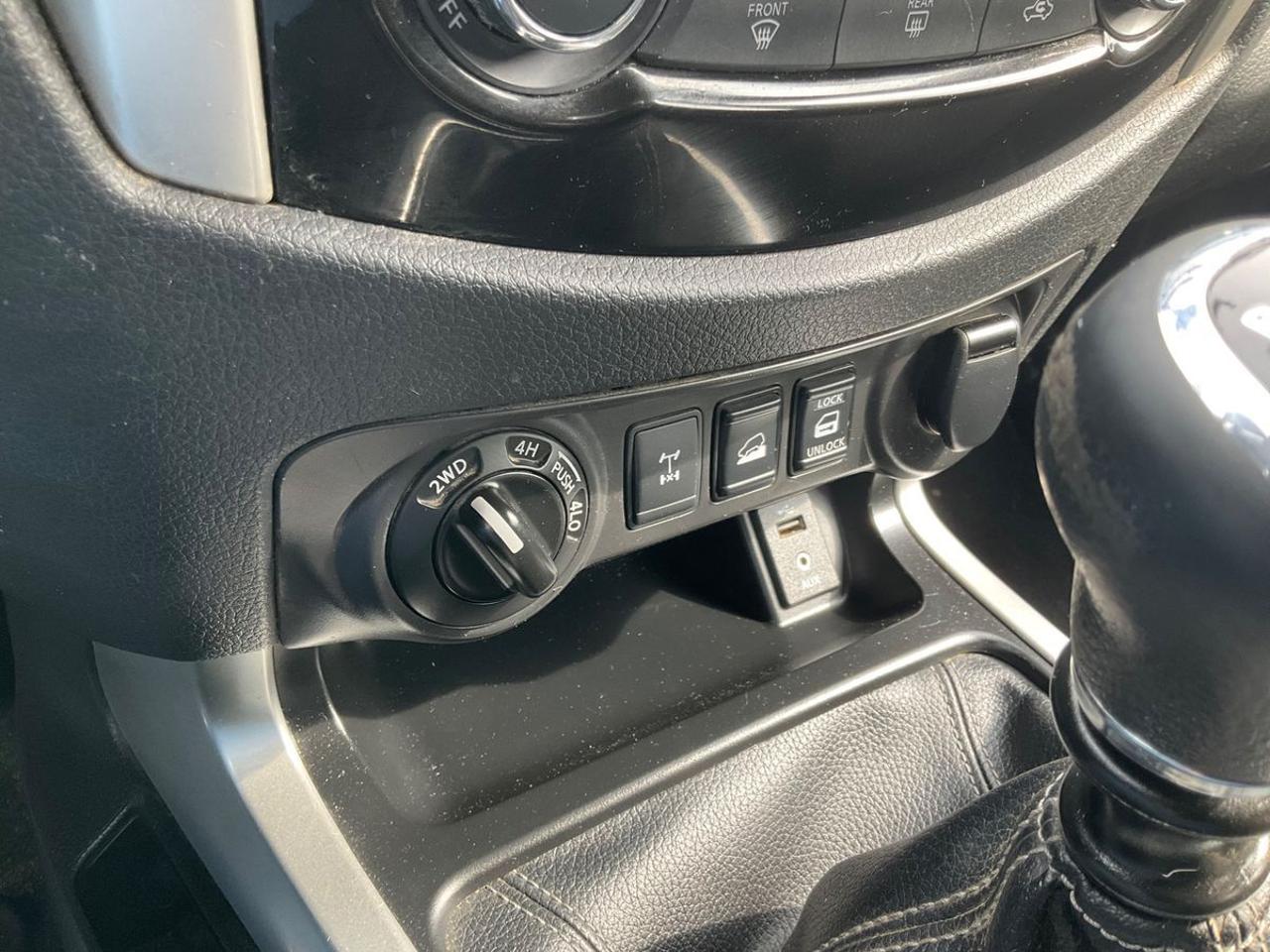 NISSAN Navara 2.3 dCi 4WD King Cab Acenta - 9