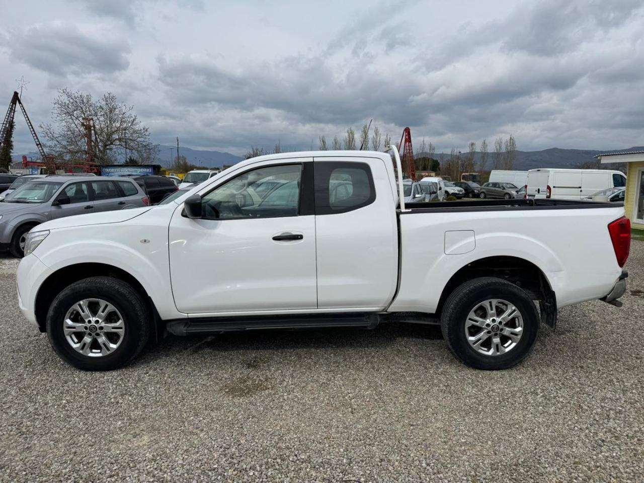 NISSAN Navara 2.3 dCi 4WD King Cab Acenta - 3