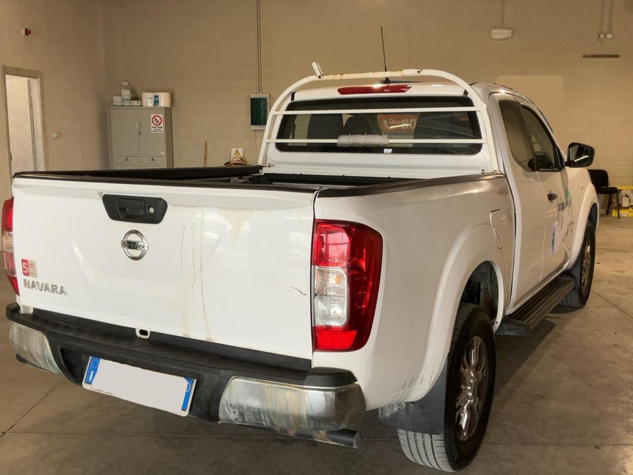 NISSAN Navara 2.3 dCi 4WD King Cab Acenta - 5