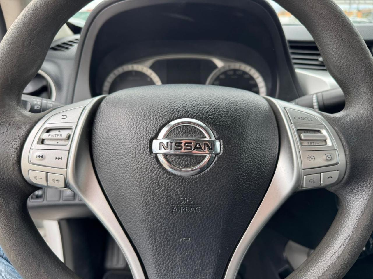 NISSAN Navara 2.3 dCi 4WD King Cab Acenta - 9