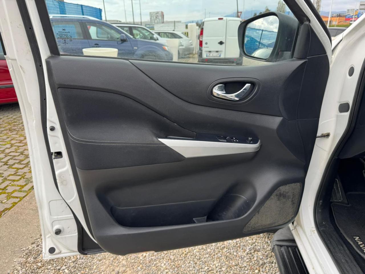 NISSAN Navara 2.3 dCi 4WD King Cab Acenta - 7