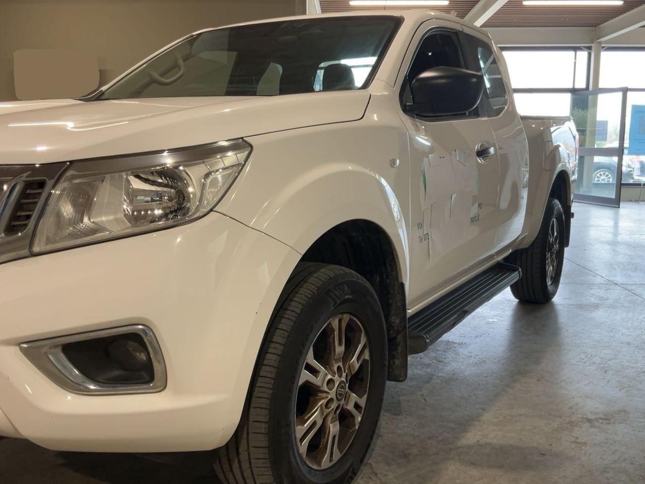 NISSAN Navara 2.3 dCi 4WD King Cab Acenta - 2