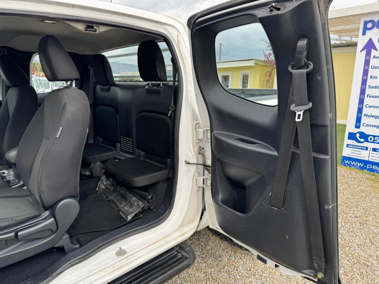 NISSAN Navara 2.3 dCi 4WD King Cab Acenta - 12