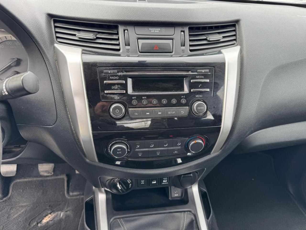 NISSAN Navara 2.3 dCi 4WD King Cab Acenta - 10