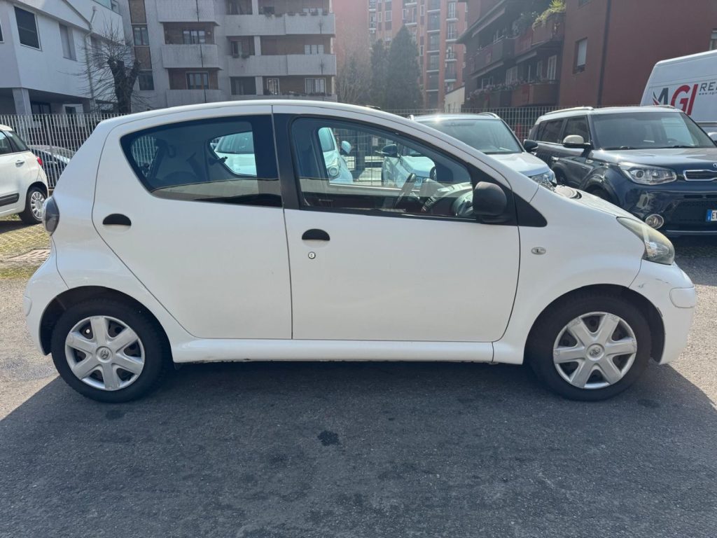 TOYOTA Aygo 1.0 12V VVT-i 5 porte Now - 5