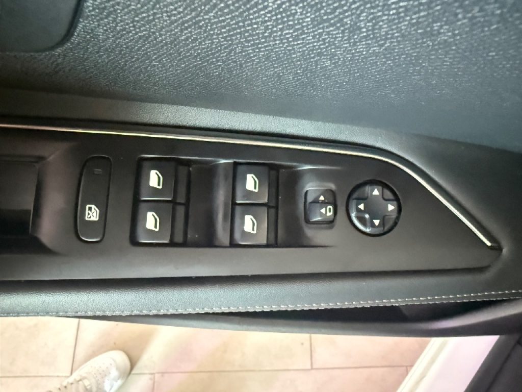 PEUGEOT 3008 PureTech Turbo 130 S&S Allure - 13