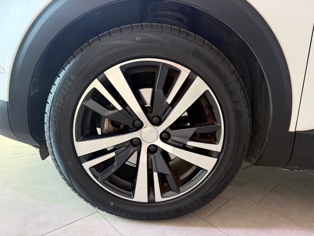 PEUGEOT 3008 PureTech Turbo 130 S&S Allure - 6