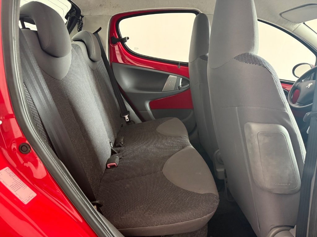 PEUGEOT 107 1.0 68CV 5p. Urban Move - 4