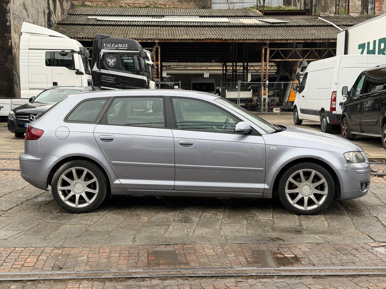 AUDI A3 SPB 2.0 16V TDI Ambition - 4