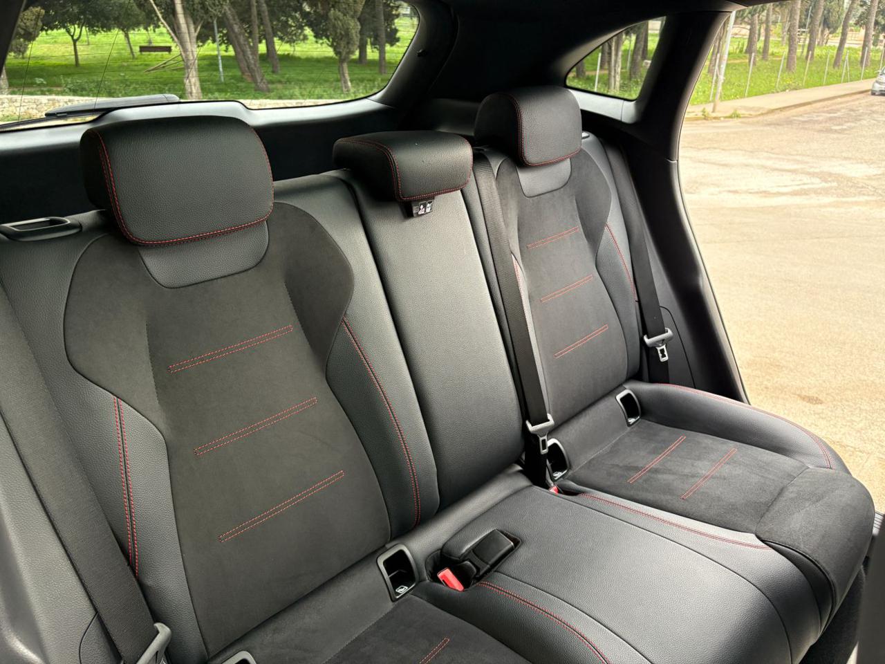 MERCEDES-BENZ GLA 200 d Automatic Premium Amg TETTO-PACK NIGHT - 23