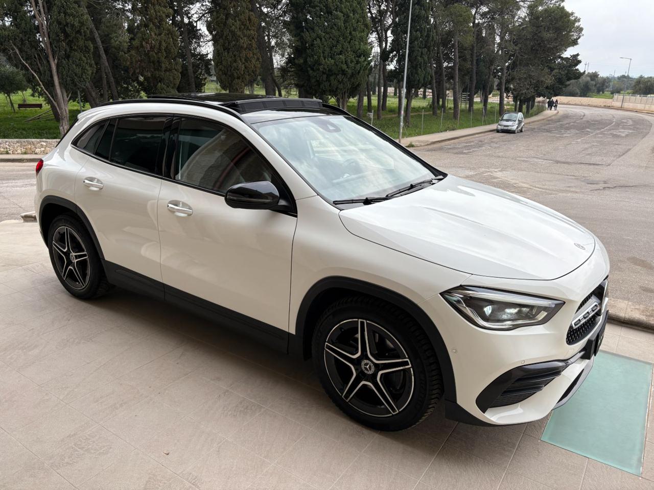 MERCEDES-BENZ GLA 200 d Automatic Premium Amg TETTO-PACK NIGHT - 3
