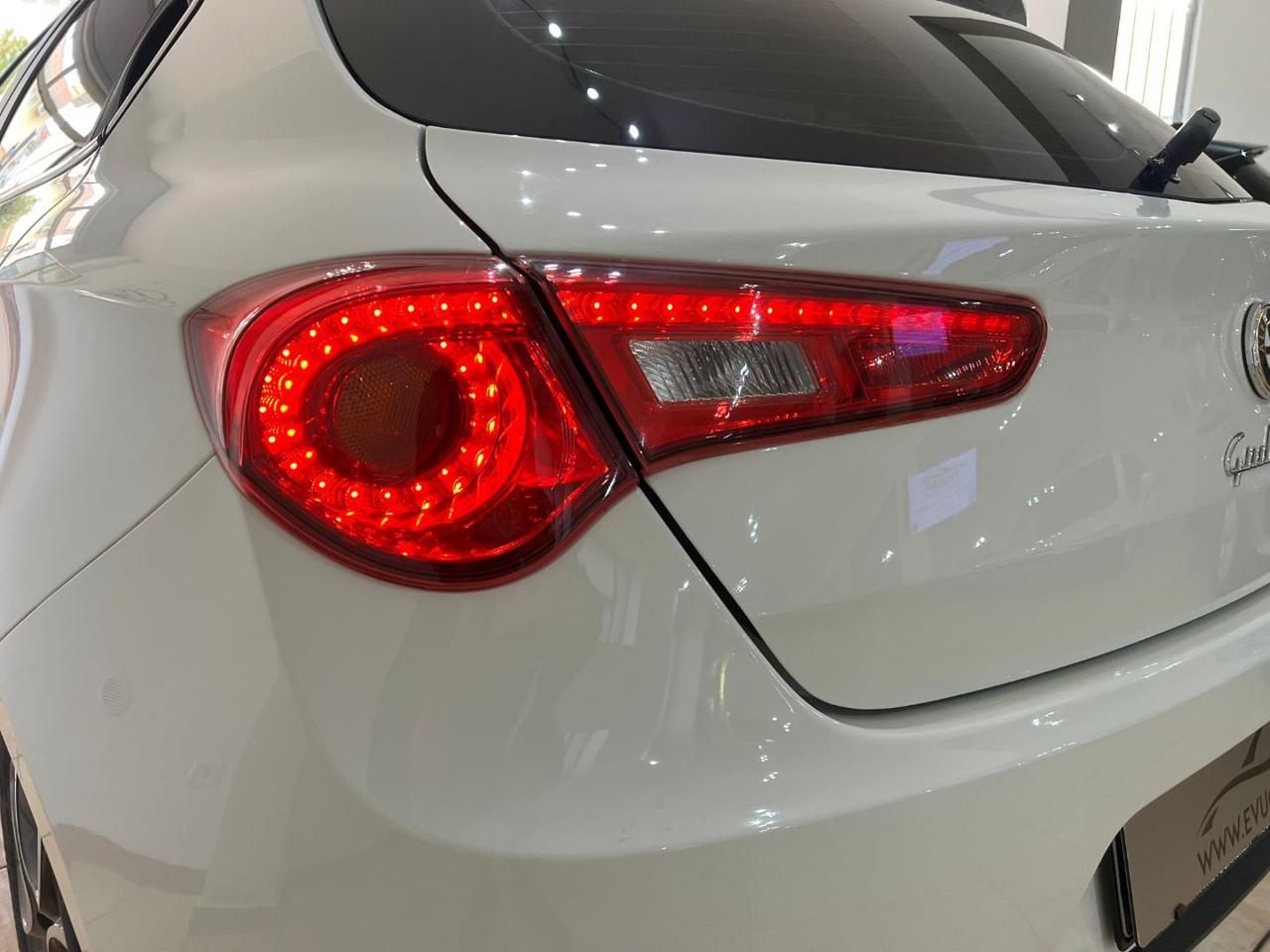 ALFA ROMEO Giulietta 2.0 JTDm-2 170 CV Distinctive - 9