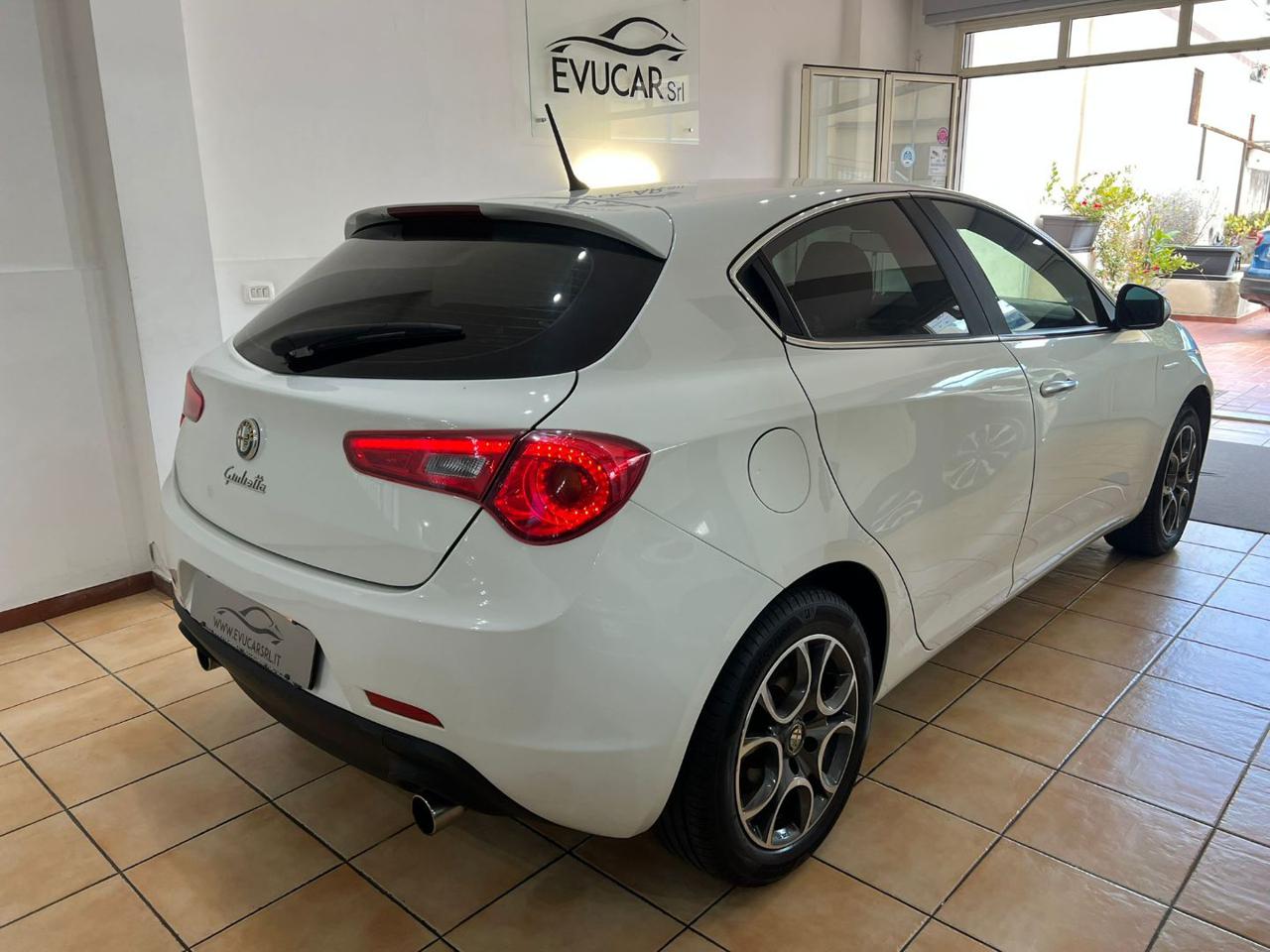 ALFA ROMEO Giulietta 2.0 JTDm-2 170 CV Distinctive - 6