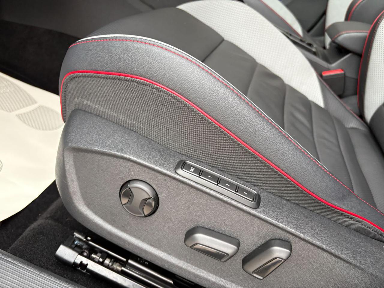 VOLKSWAGEN Golf GTI 2.0 TSI DSG TETTO-LED-PELLE-CERCHI 19. - 22